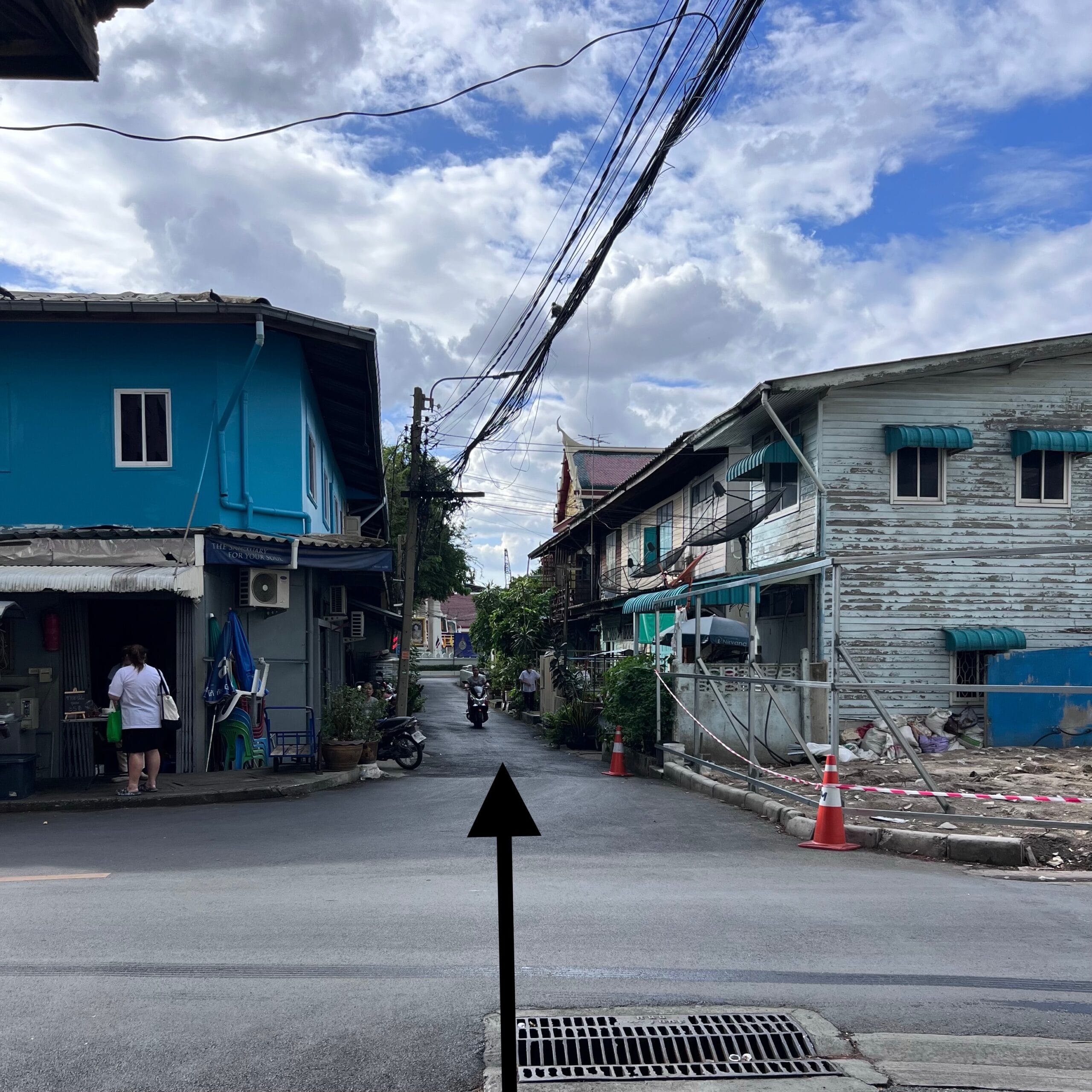 Crossroads in Bangkok's alleys