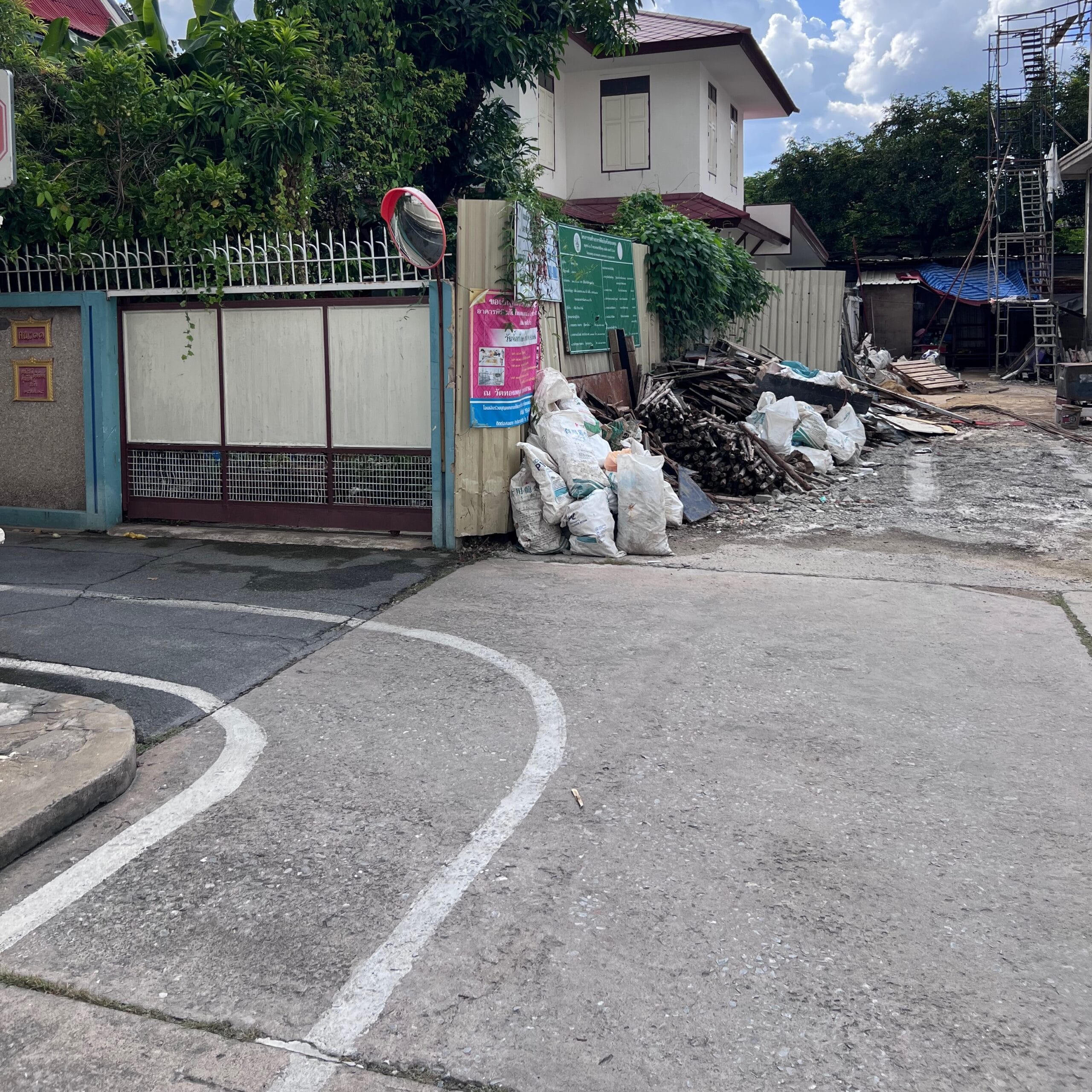 Parallel white lines painted on a Bangkok alley