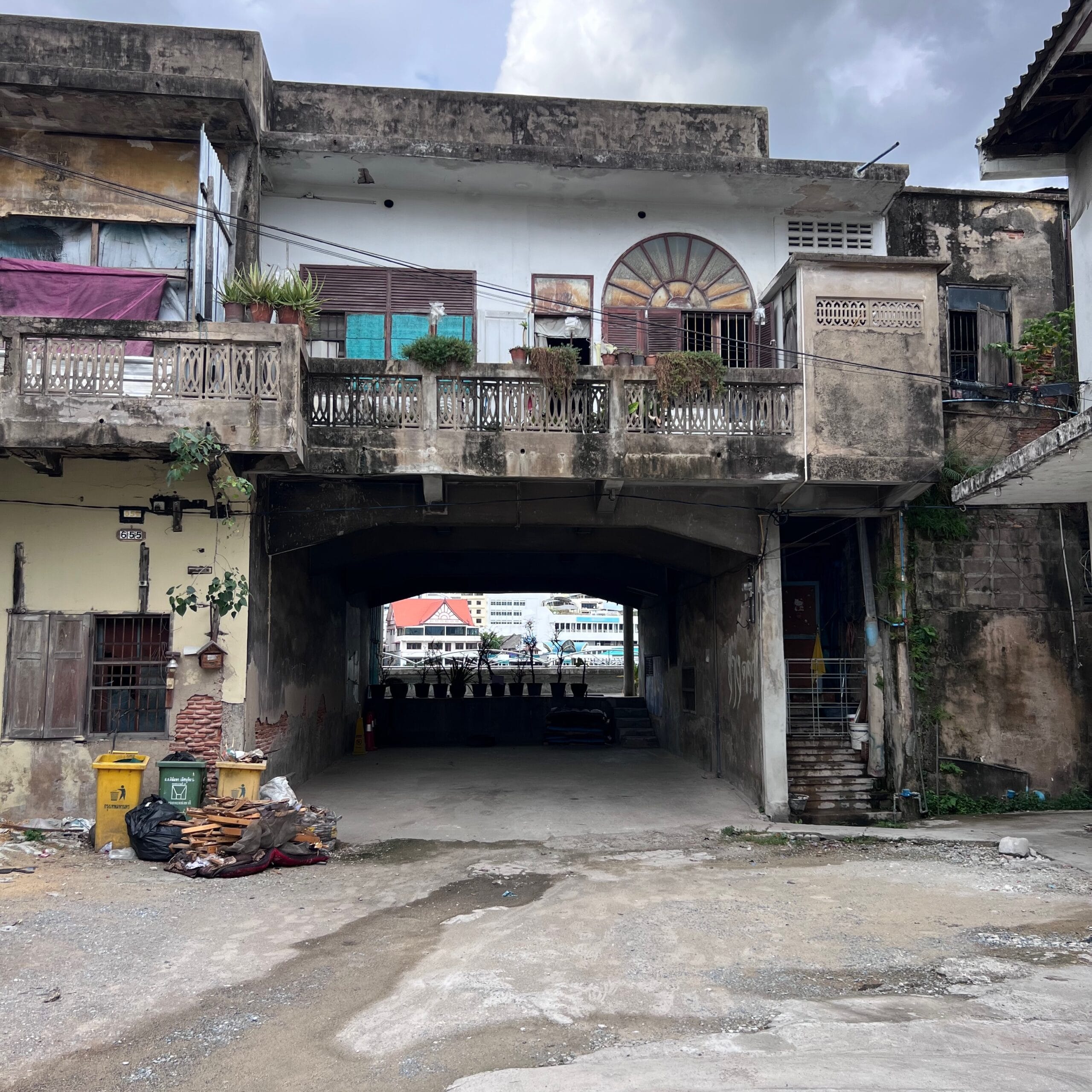 Arch under some old buildings near Chao Praya river